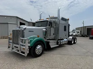 2020 Kenworth W900