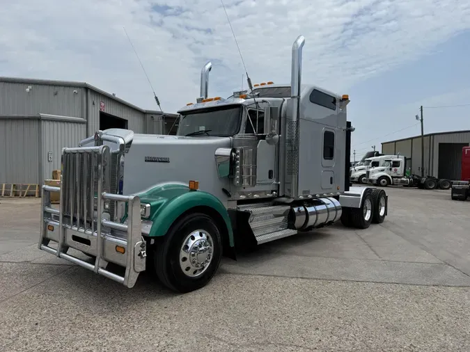 2020 Kenworth W900