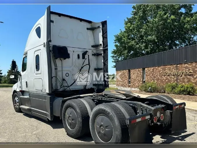 2020 FREIGHTLINER Cascadia 126