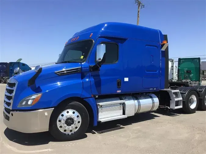 2020 FREIGHTLINER CA126