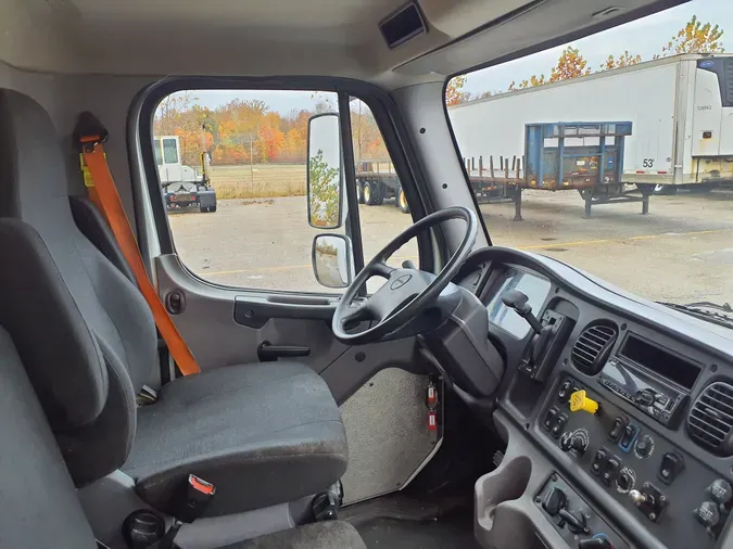 2019 FREIGHTLINER/MERCEDES M2 106