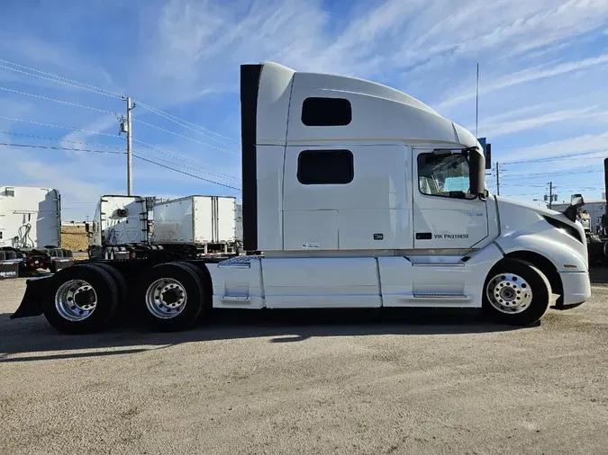 2023 VOLVO VNL64T860