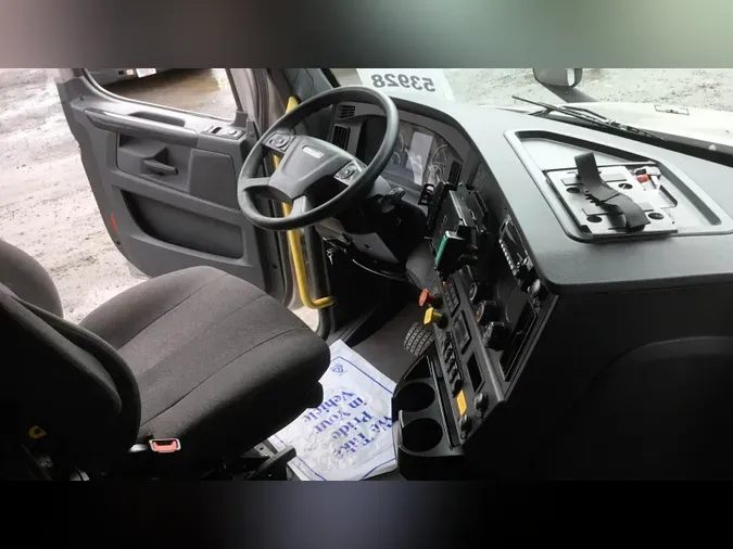 2023 Freightliner Cascadia 126