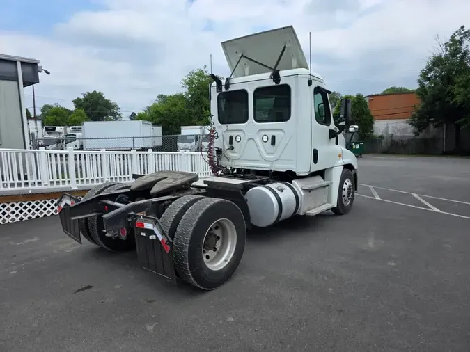 2019 FREIGHTLINER/MERCEDES CASCADIA 125