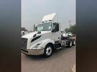 2019 VOLVO VNL64T-300