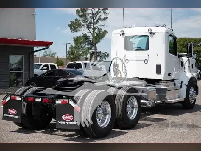 2025 PETERBILT 567