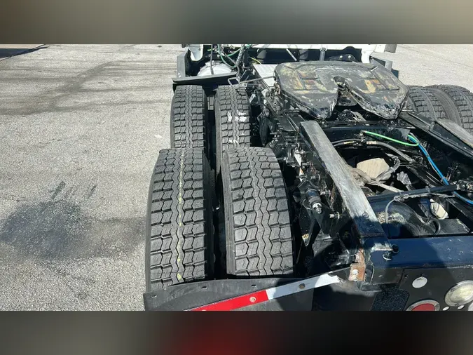 2021 Freightliner Cascadia 126