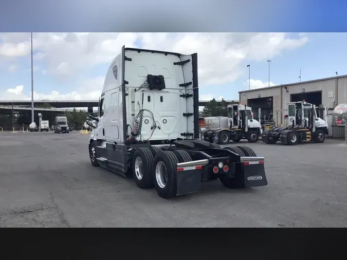 2023 Freightliner Cascadia 126