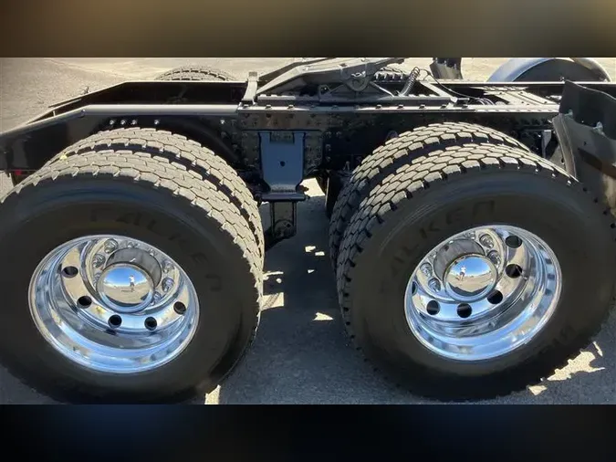 2021 MACK GR64BT