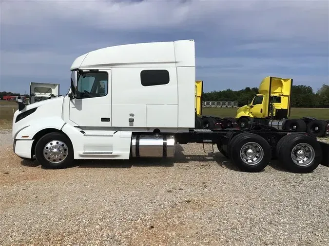 2019 VOLVO VNL740
