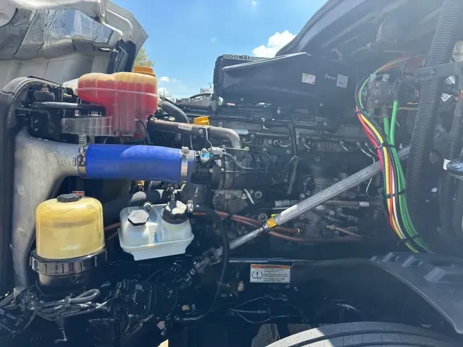 2022 FREIGHTLINER Cascadia 126