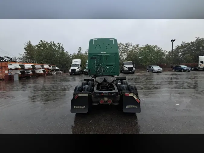 2021 Freightliner Cascadia 126