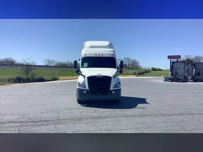2021 Freightliner Cascadia 126