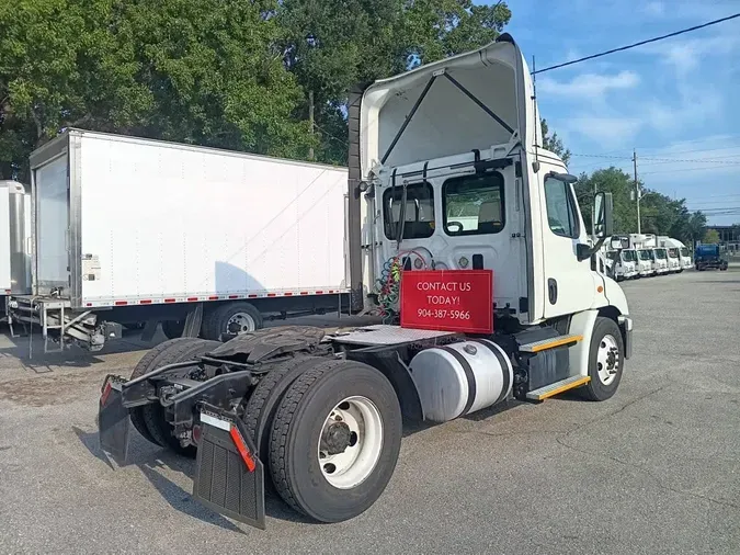2017 FREIGHTLINER CASCADIA 113