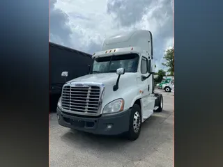 2015 Freightliner CASCADIA 125