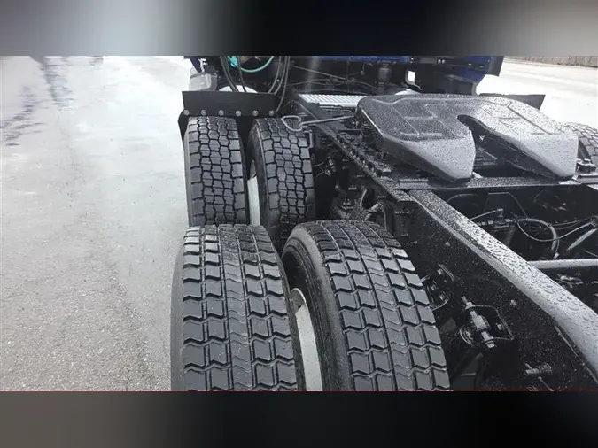 2021 INTERNATIONAL LT