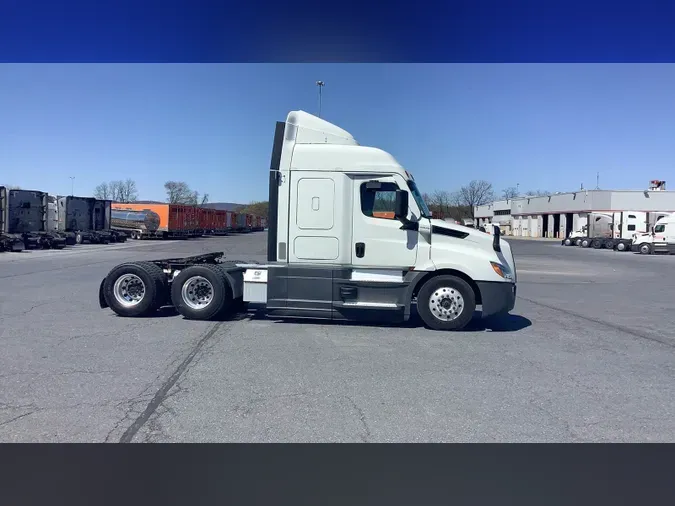 2021 Freightliner Cascadia 126