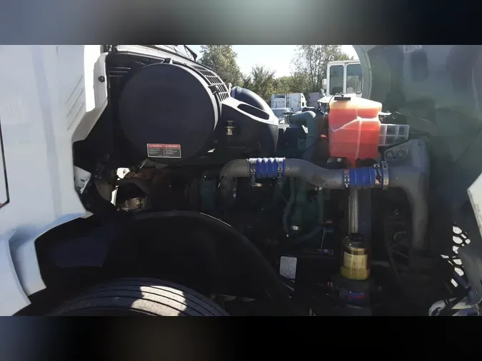 2020 Volvo VNL300