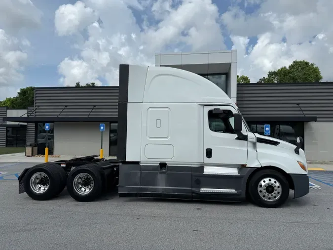 2020 Freightliner Cascadia 126