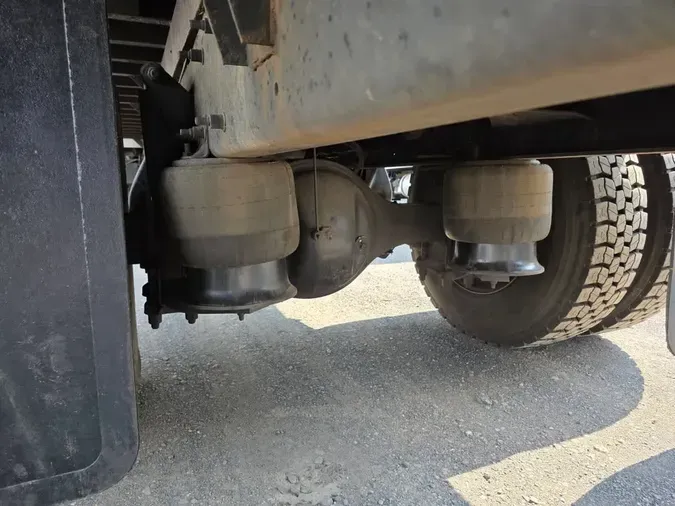 2018 FREIGHTLINER M2 106