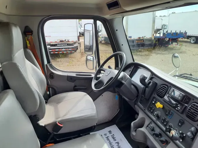 2020 FREIGHTLINER/MERCEDES M2 106561b89bd92df32bdd00ce34ce395e556
