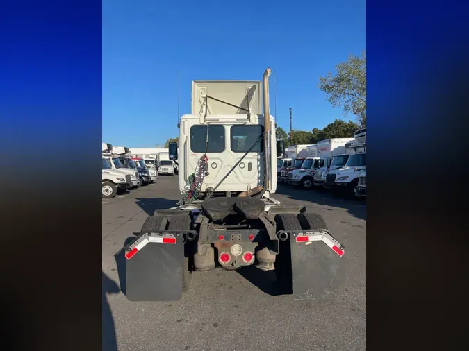 2018 FREIGHTLINER/MERCEDES CASCADIA 125561ecaa8fb5a4dd5d52a0d67b3ff41f3