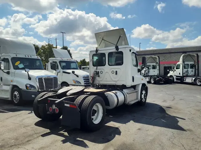 2019 FREIGHTLINER/MERCEDES CASCADIA 113