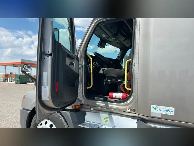 2022 Freightliner Cascadia 126
