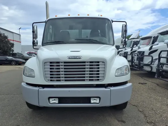 2017 FREIGHTLINER M2 106