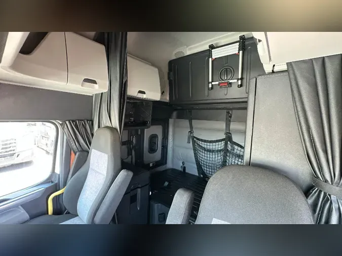 2022 Freightliner Cascadia 126