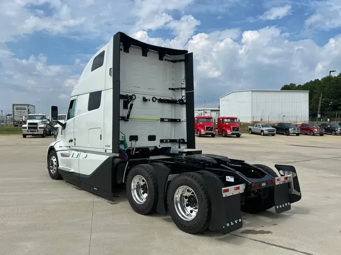 2025 VOLVO VNL64T860