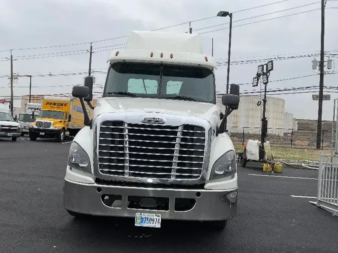 2019 Freightliner X12564ST