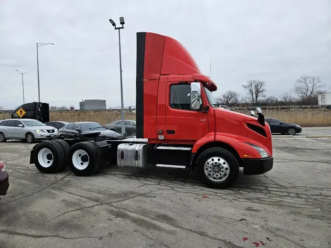 2019 VOLVO VNR64T300