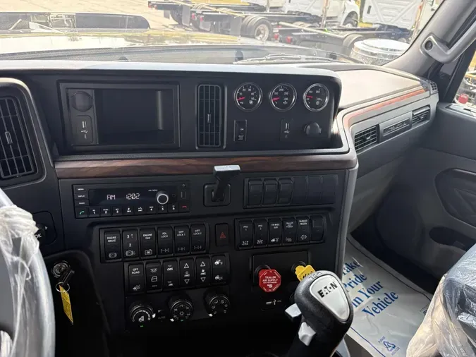 2027 International HX520 SLEEPER
