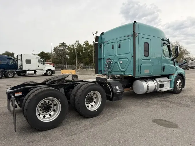 2020 FREIGHTLINER Cascadia 126562e81af95c409be631691935efe6273