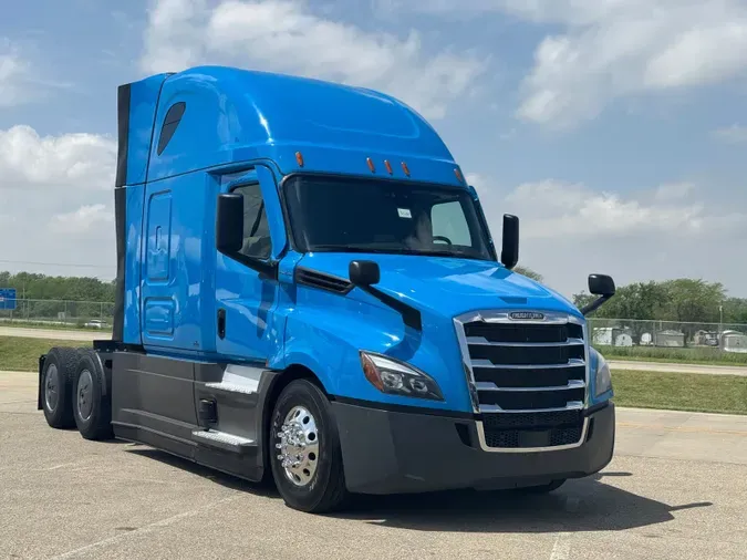 2023 FREIGHTLINER Cascadia 126562ed6fe489339008a4c0780082a8977
