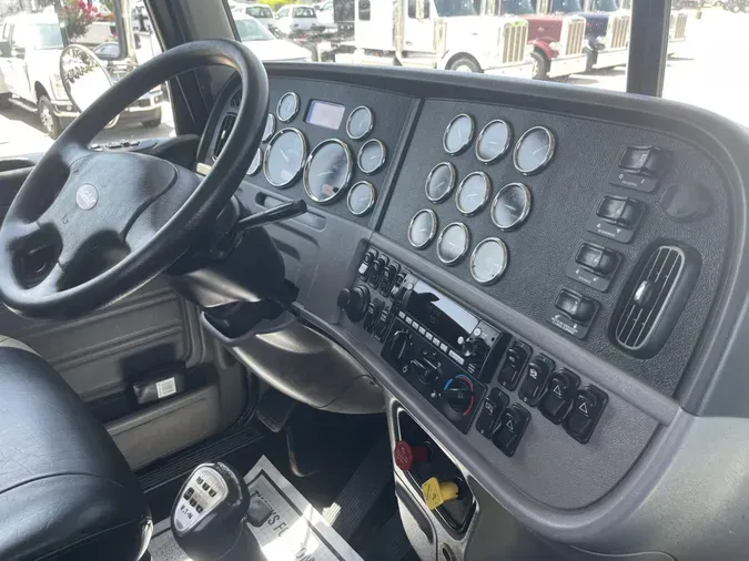 2022 Peterbilt 389