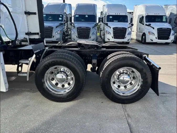 2022 Freightliner CA126SLP