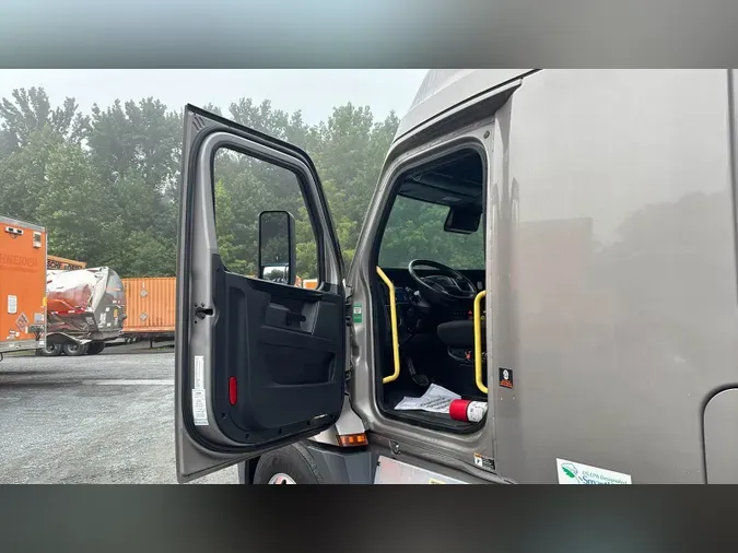 2023 Freightliner Cascadia 126