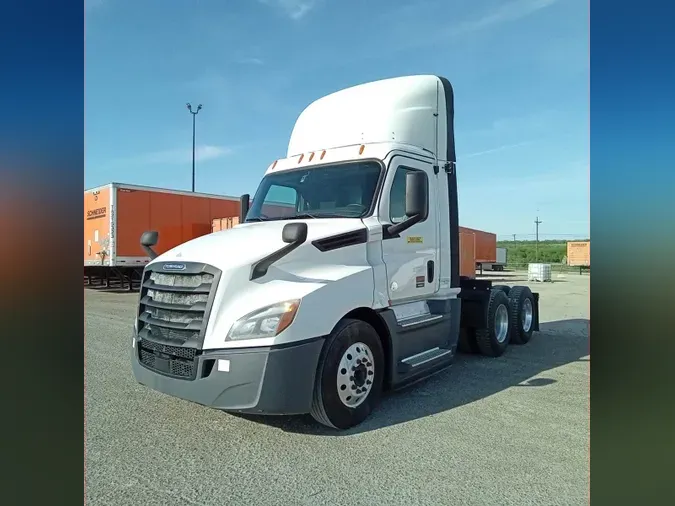 2020 Freightliner Cascadia 126