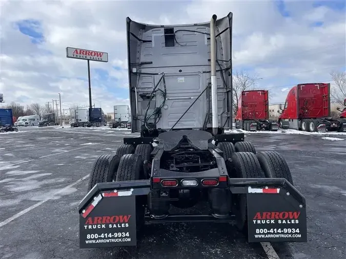 2021 VOLVO VNL64T760