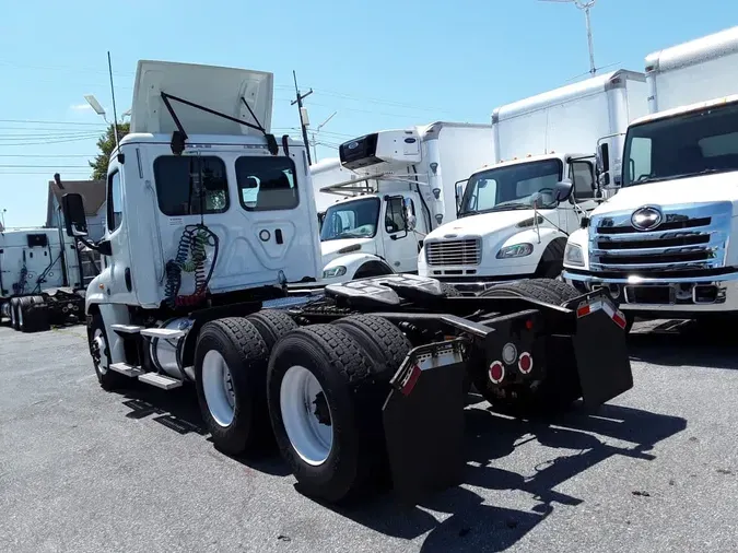 2018 FREIGHTLINER CASCADIA 125563fa040e57ab40e7af416471549dce2