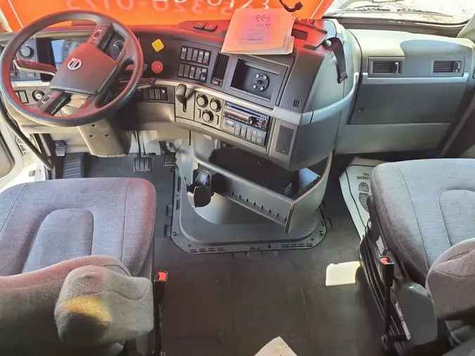 2019 VOLVO VNL64T-760