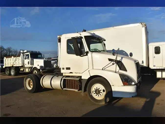 2008 VOLVO VNL42T300