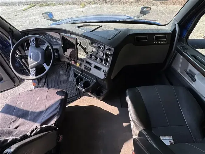 2020 FREIGHTLINER CA12656509abce13a78709ba4c918b5951787