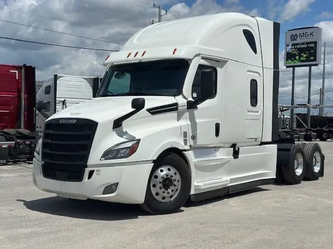 2021 FREIGHTLINER Cascadia 126
