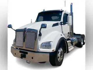 2025 Kenworth T880