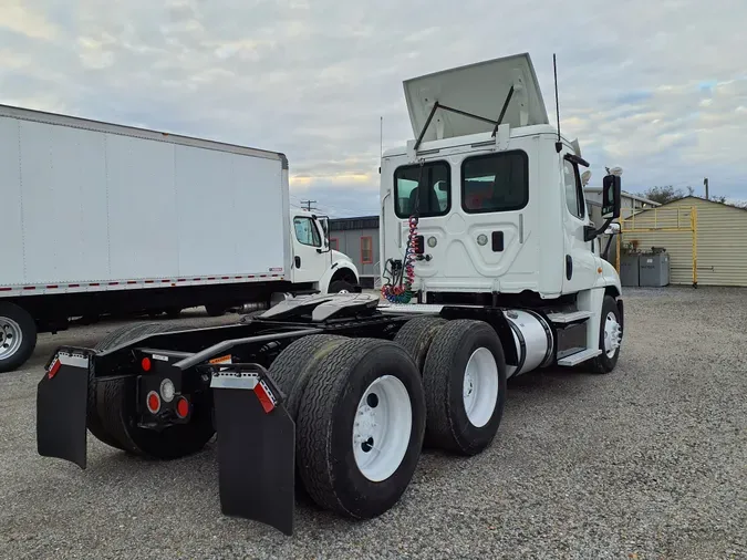 2016 FREIGHTLINER/MERCEDES CASCADIA 125