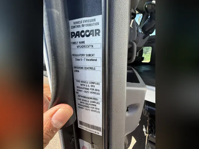 2019 Peterbilt 330