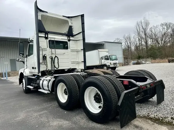 2016 VOLVO VNL64T300